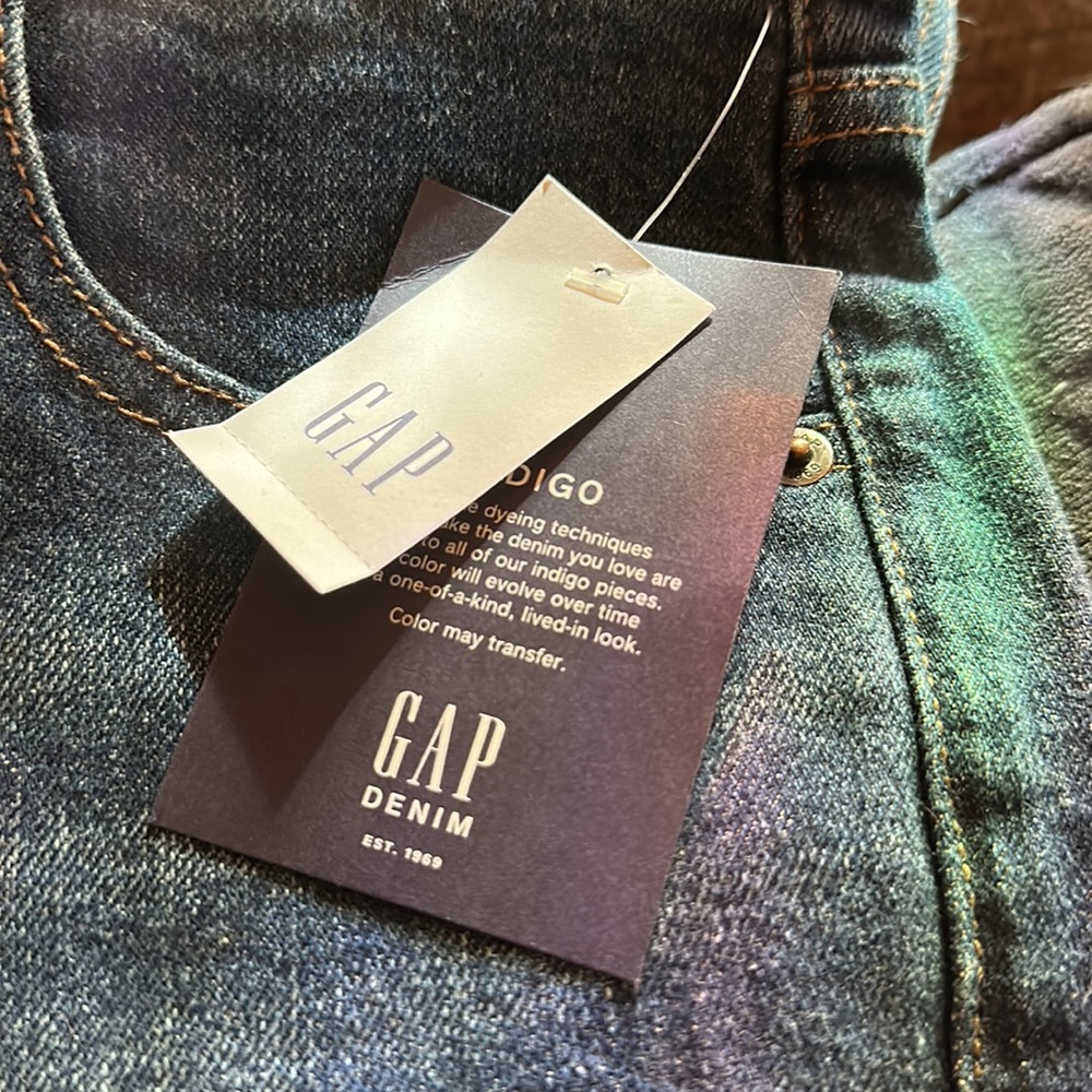 Gap Mid-Rise Shorts - Picture 3 of 3